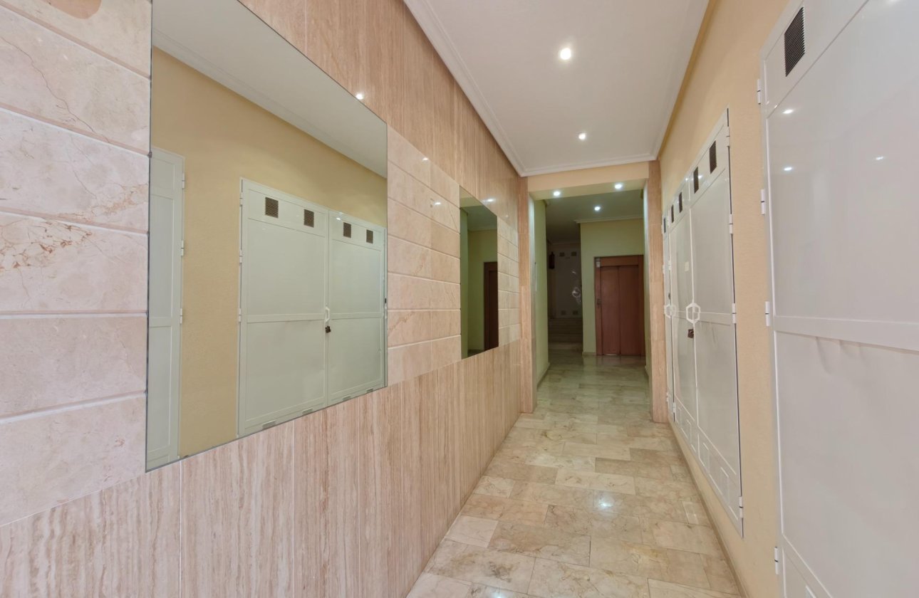 Herverkoop - Appartement -
Torrevieja - Playa del Cura