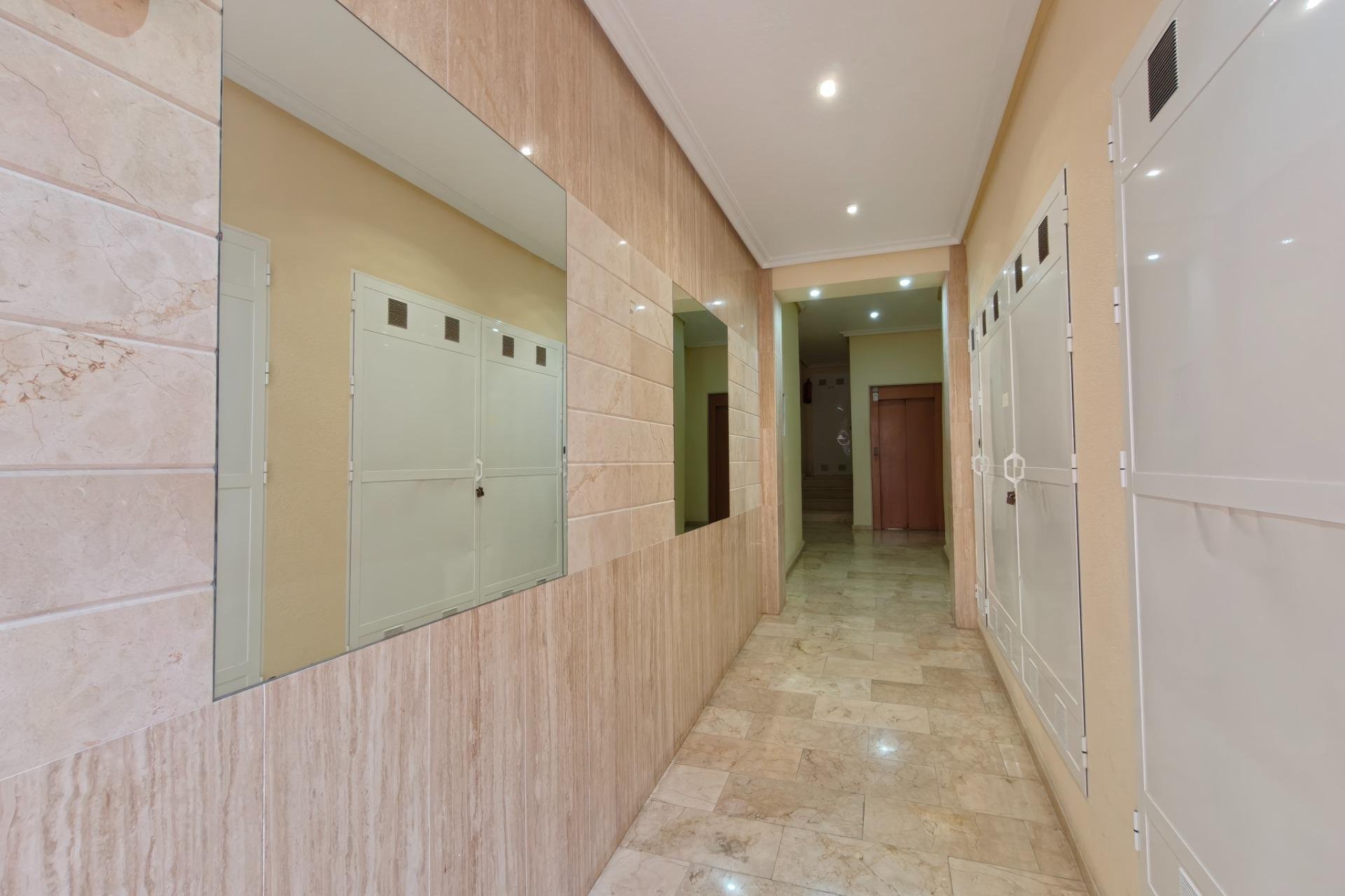 Herverkoop - Appartement -
Torrevieja - Playa del Cura