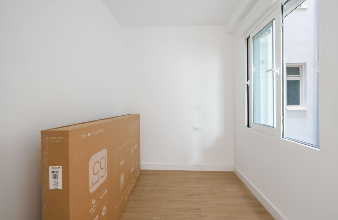 Herverkoop - Appartement -
Torrevieja - Playa del Cura