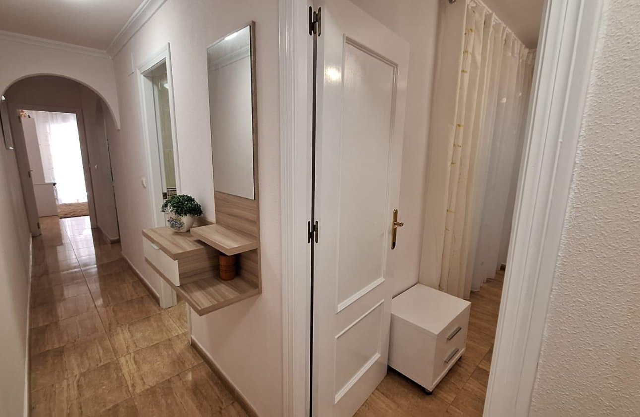 Herverkoop - Appartement -
Torrevieja - Playa del Cura