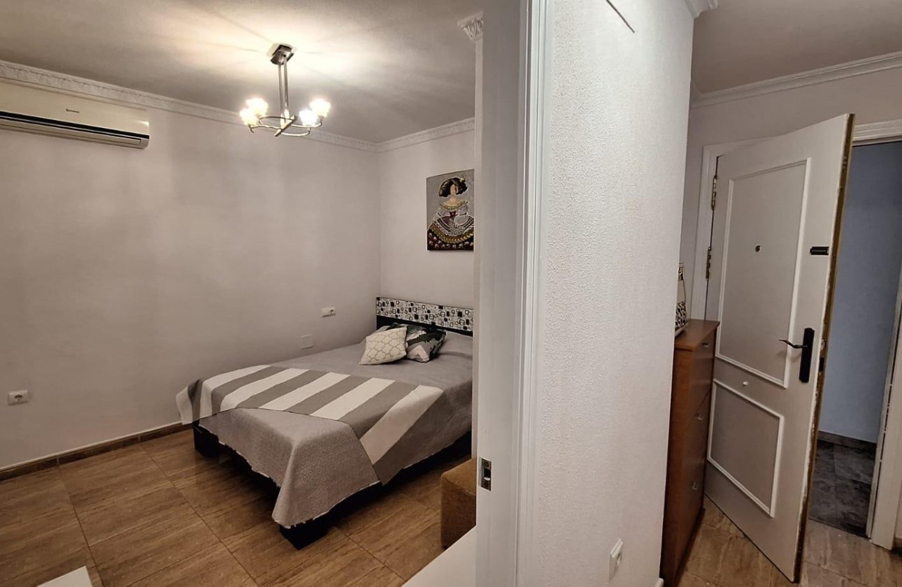 Herverkoop - Appartement -
Torrevieja - Playa del Cura