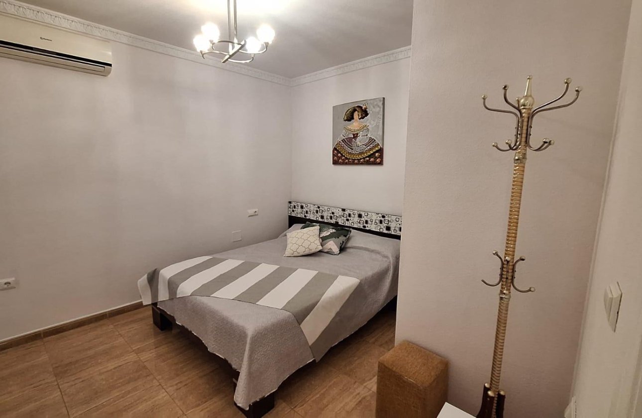 Herverkoop - Appartement -
Torrevieja - Playa del Cura