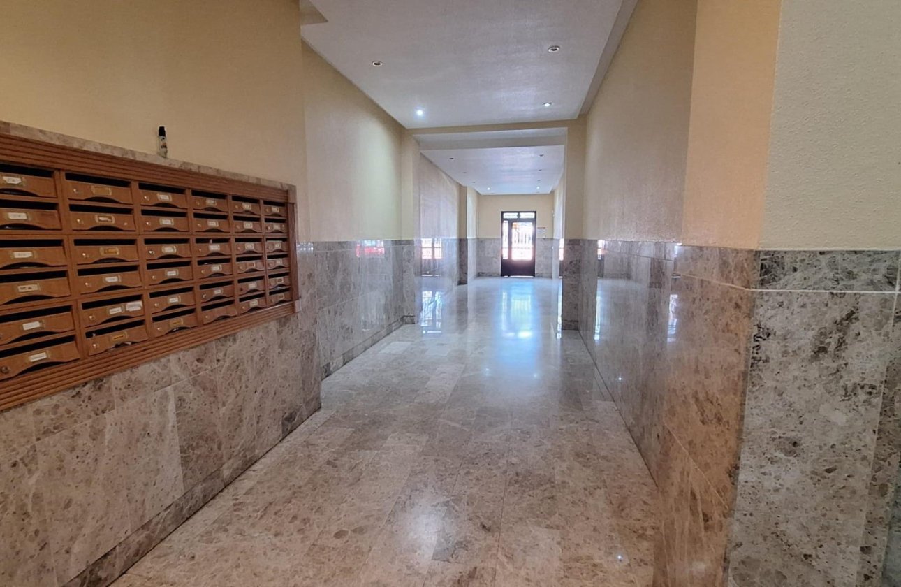 Herverkoop - Appartement -
Torrevieja - Playa del Cura