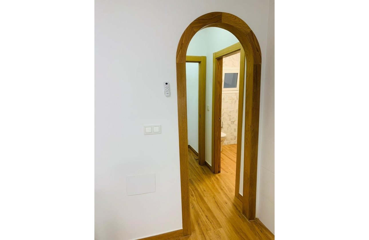 Herverkoop - Appartement -
Torrevieja - Playa del Cura