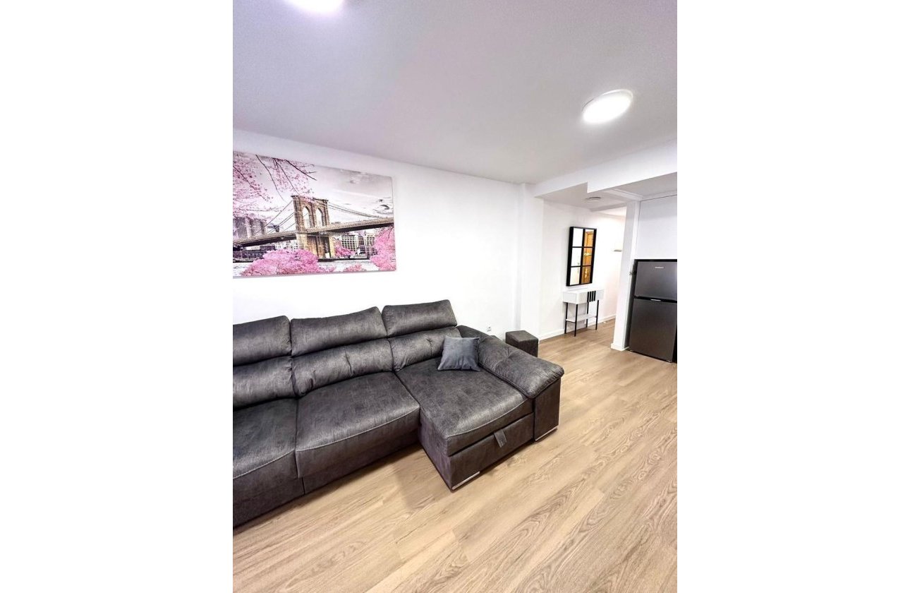 Herverkoop - Appartement -
Torrevieja - Playa del Cura