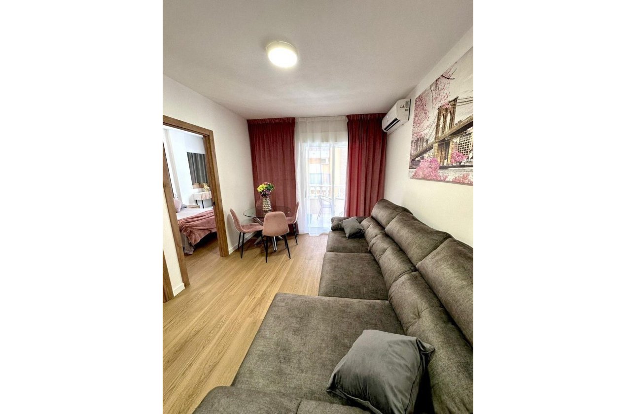 Herverkoop - Appartement -
Torrevieja - Playa del Cura