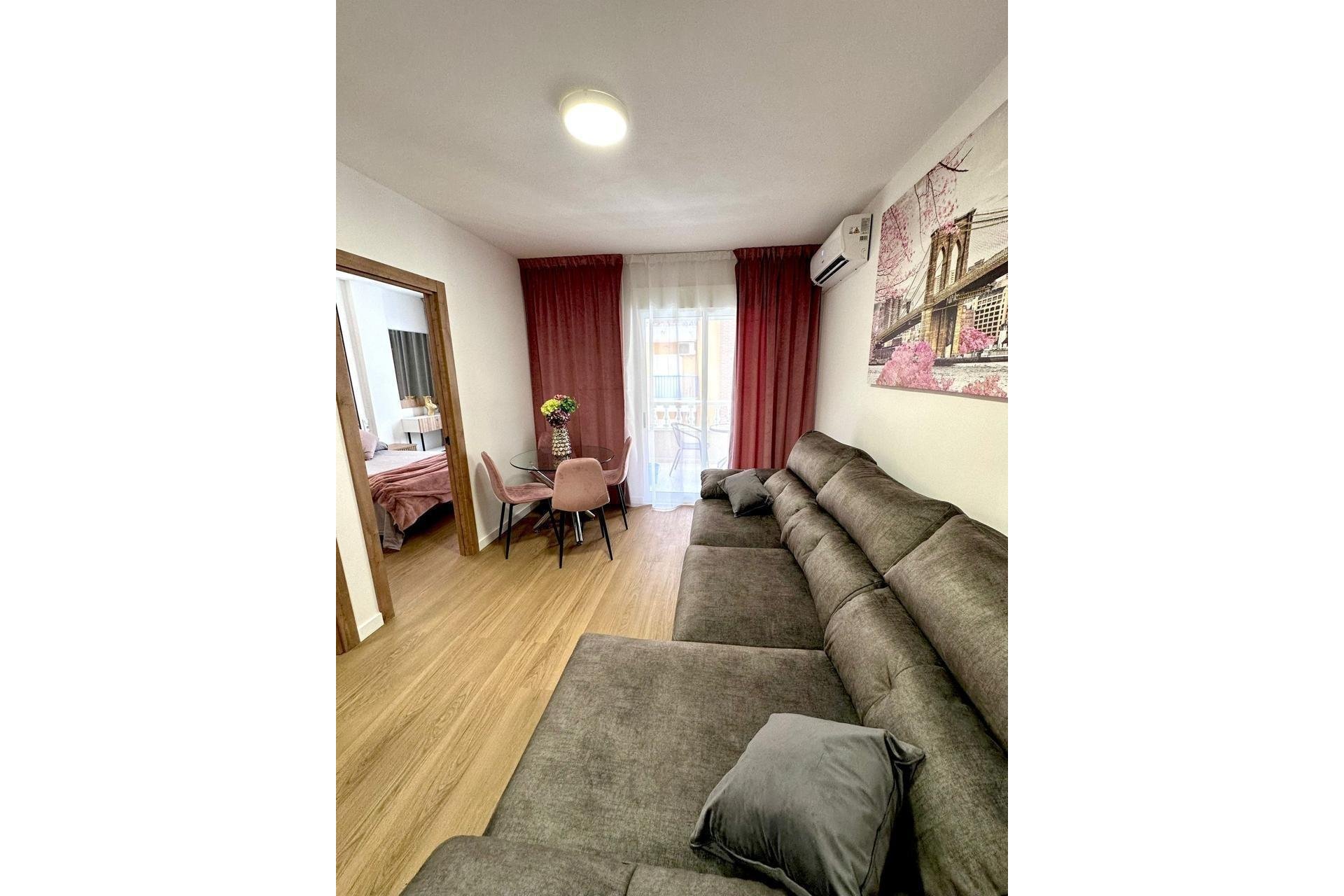 Herverkoop - Appartement -
Torrevieja - Playa del Cura