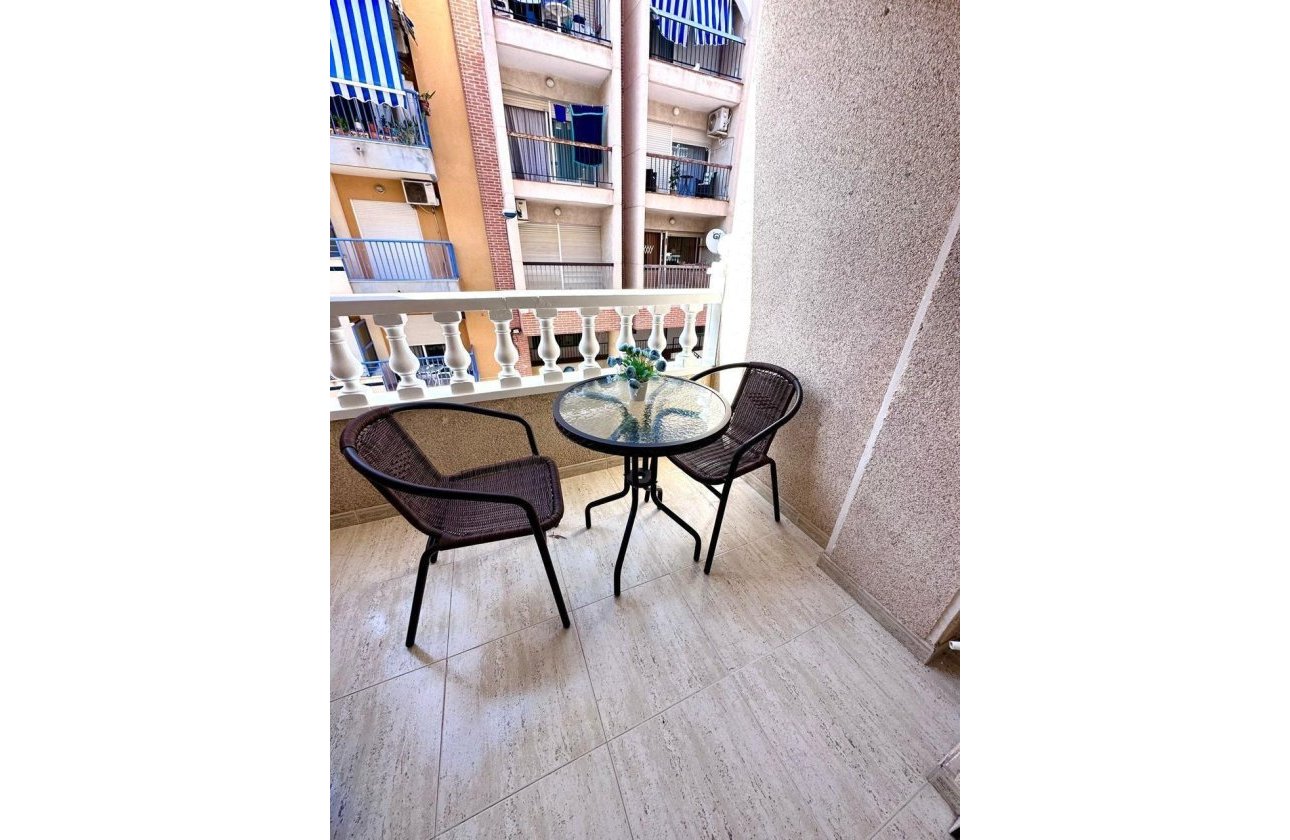 Herverkoop - Appartement -
Torrevieja - Playa del Cura