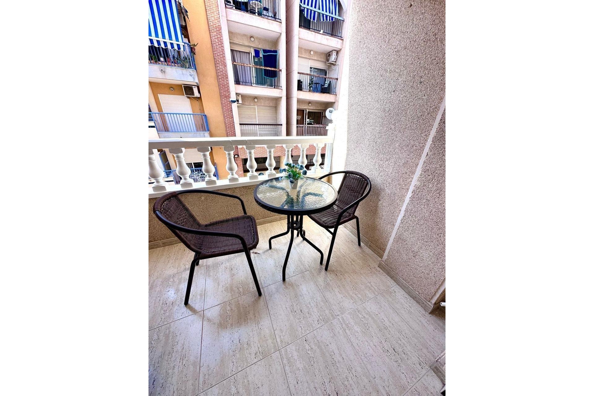 Herverkoop - Appartement -
Torrevieja - Playa del Cura