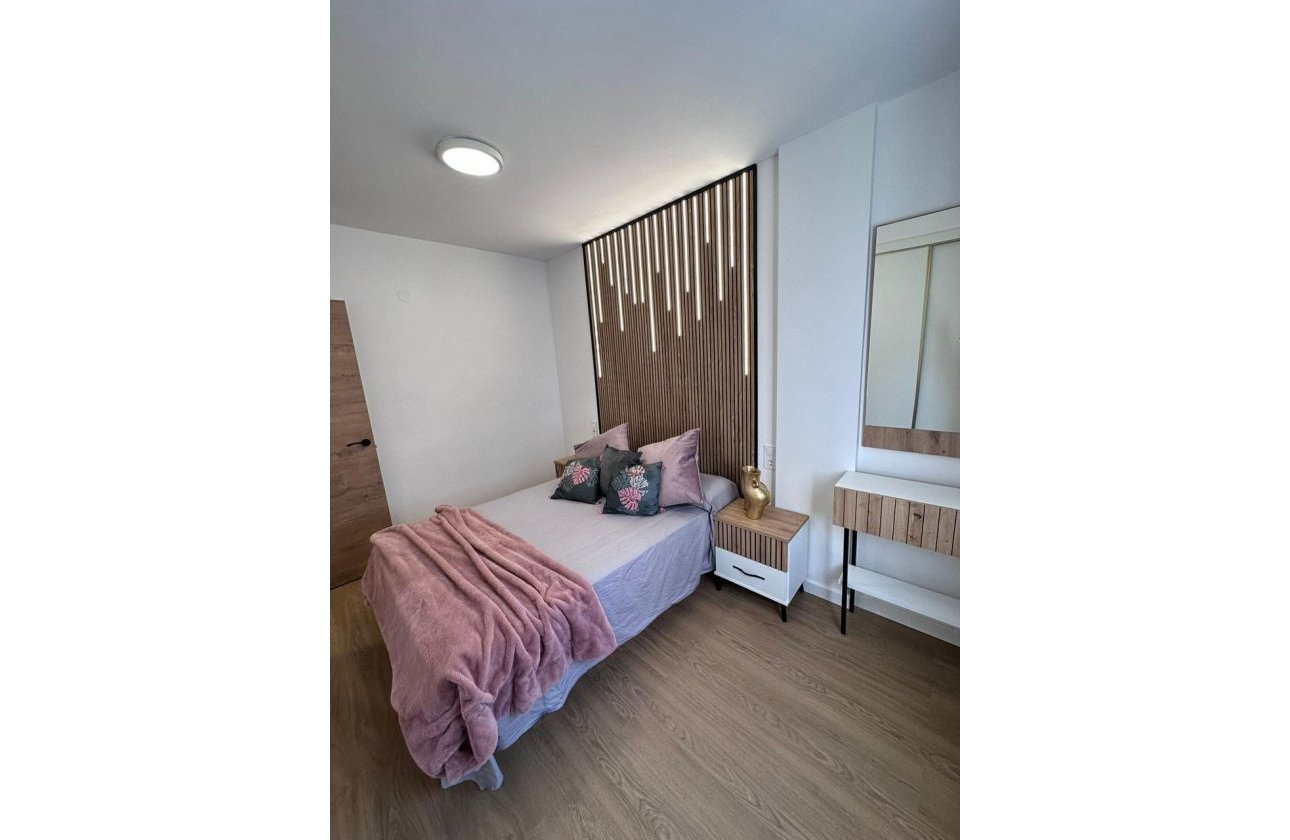 Herverkoop - Appartement -
Torrevieja - Playa del Cura