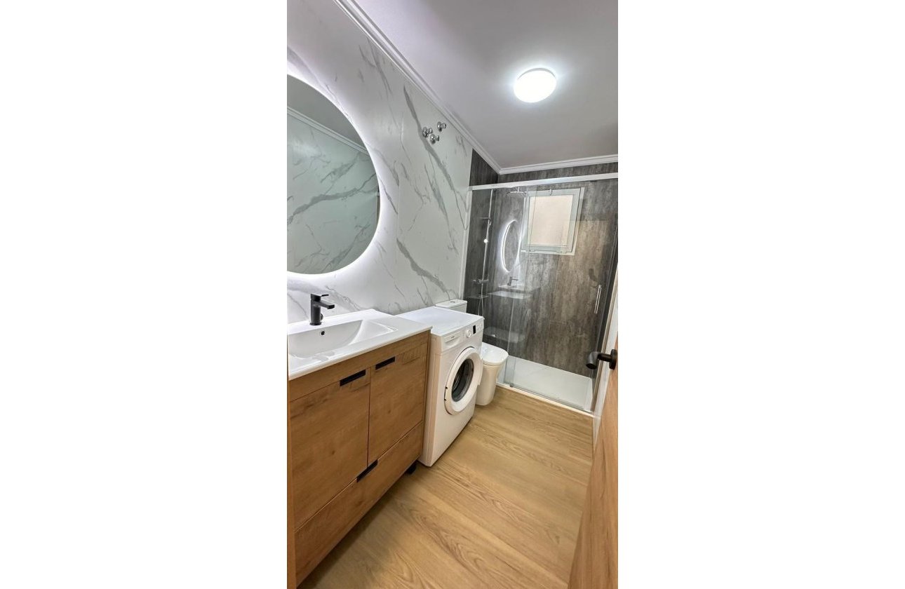 Herverkoop - Appartement -
Torrevieja - Playa del Cura