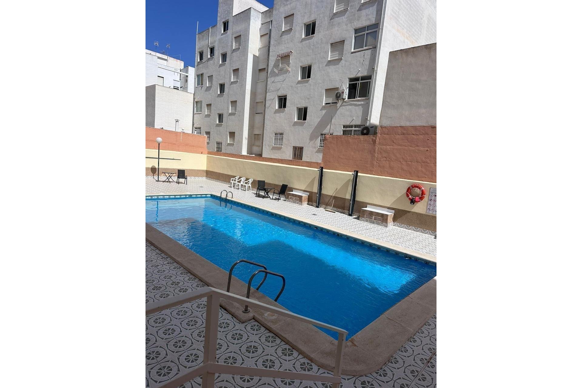 Herverkoop - Appartement -
Torrevieja - Playa del Cura
