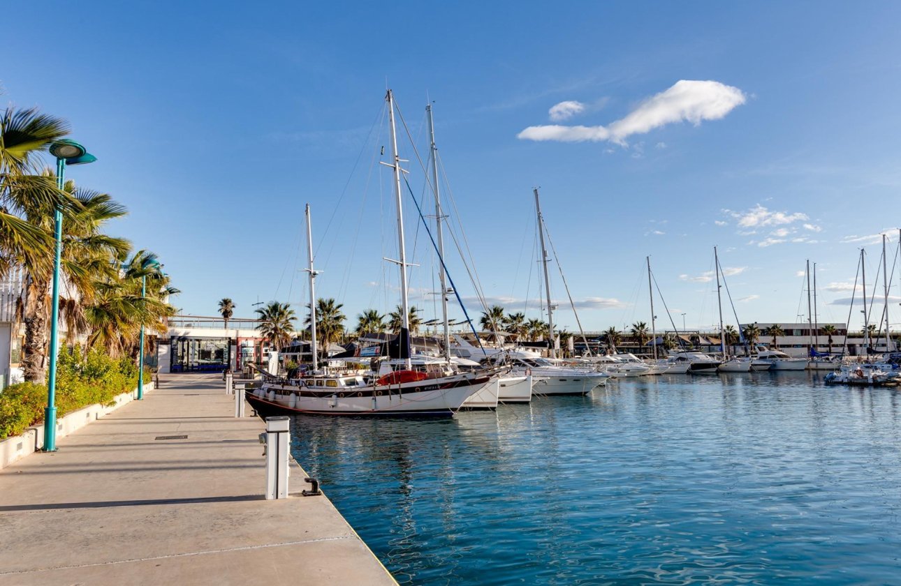 Herverkoop - Appartement -
Torrevieja - Playa del Cura