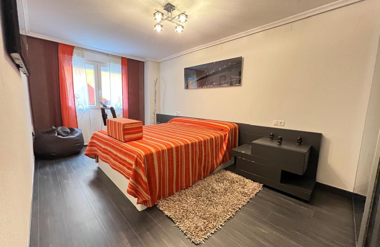 Herverkoop - Appartement -
Torrevieja - Playa del Cura