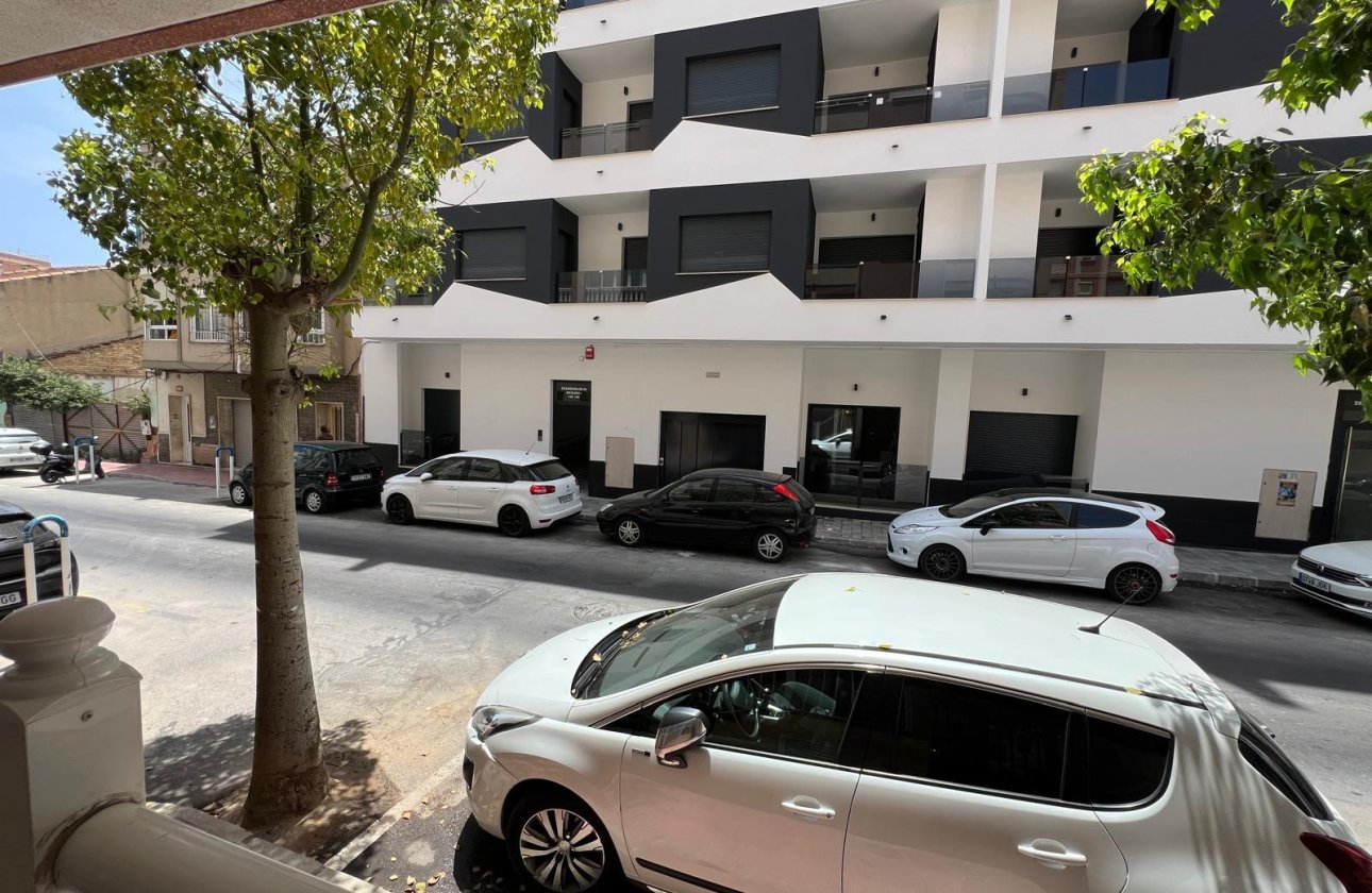 Herverkoop - Appartement -
Torrevieja - Playa del Cura