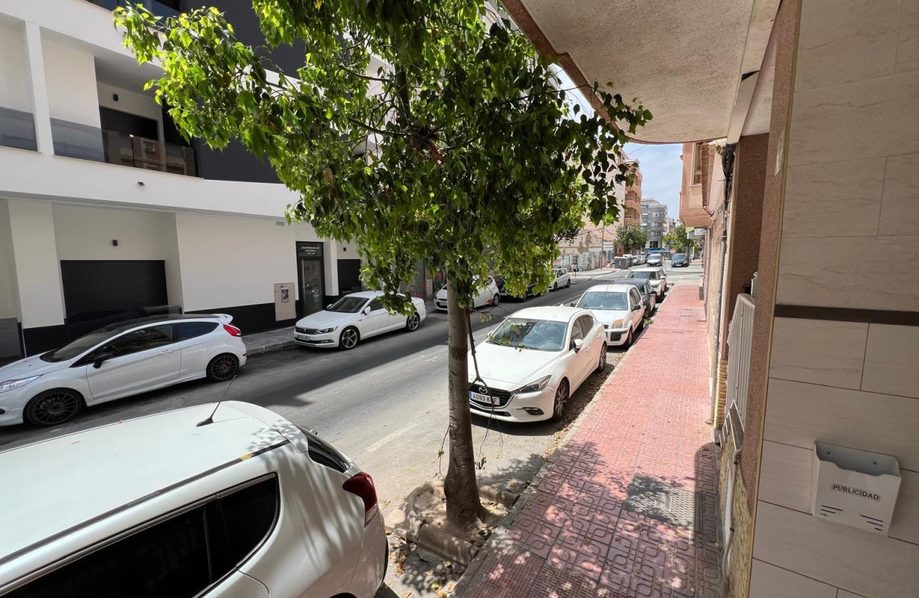 Herverkoop - Appartement -
Torrevieja - Playa del Cura