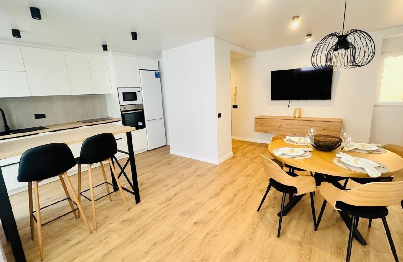 Herverkoop - Appartement -
Torrevieja - Playa del Cura