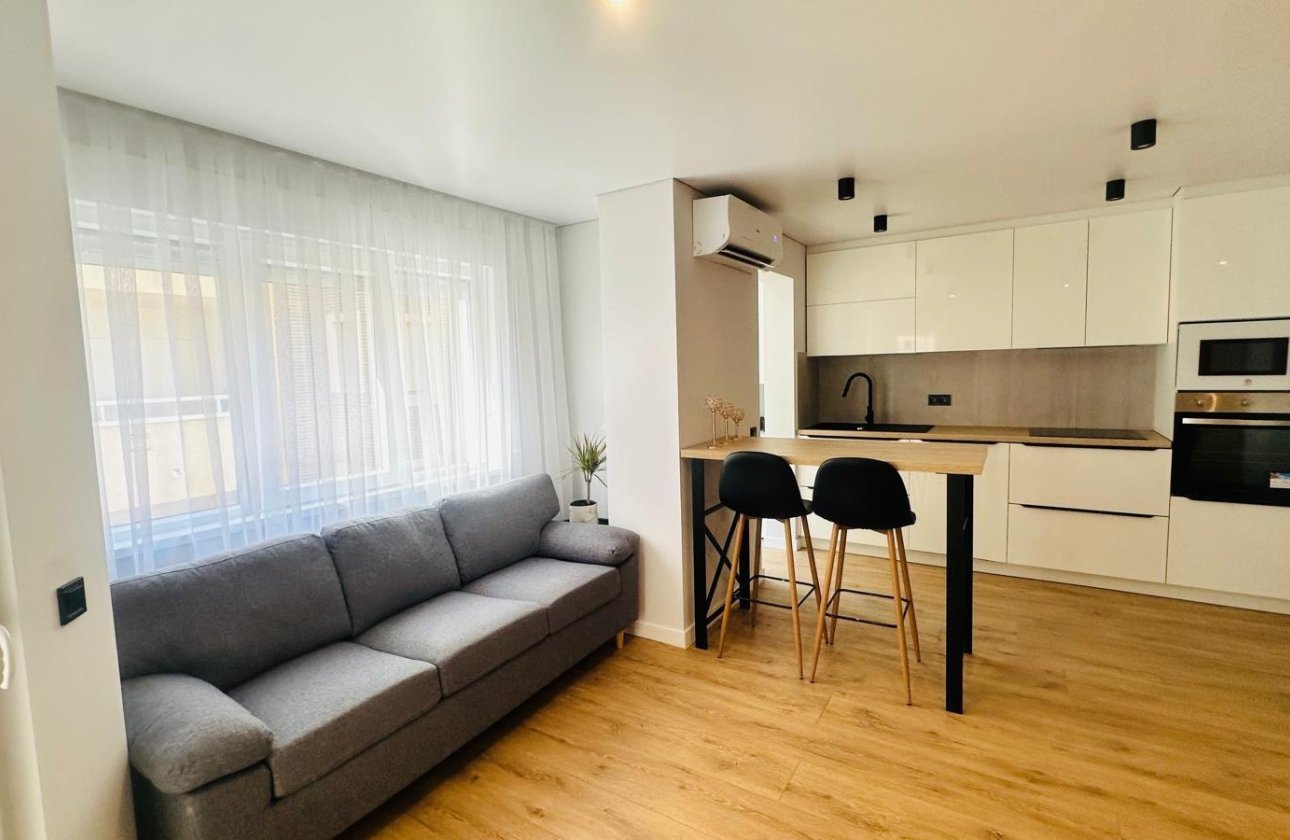 Herverkoop - Appartement -
Torrevieja - Playa del Cura