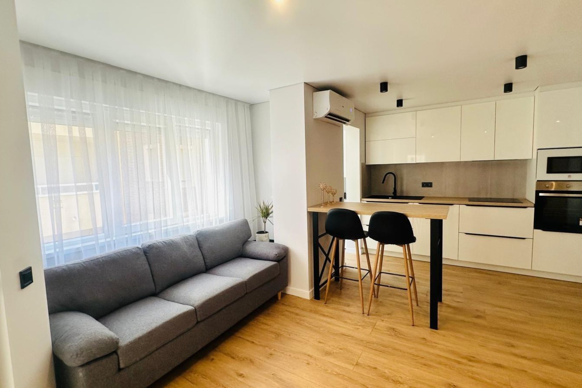 Herverkoop - Appartement -
Torrevieja - Playa del Cura