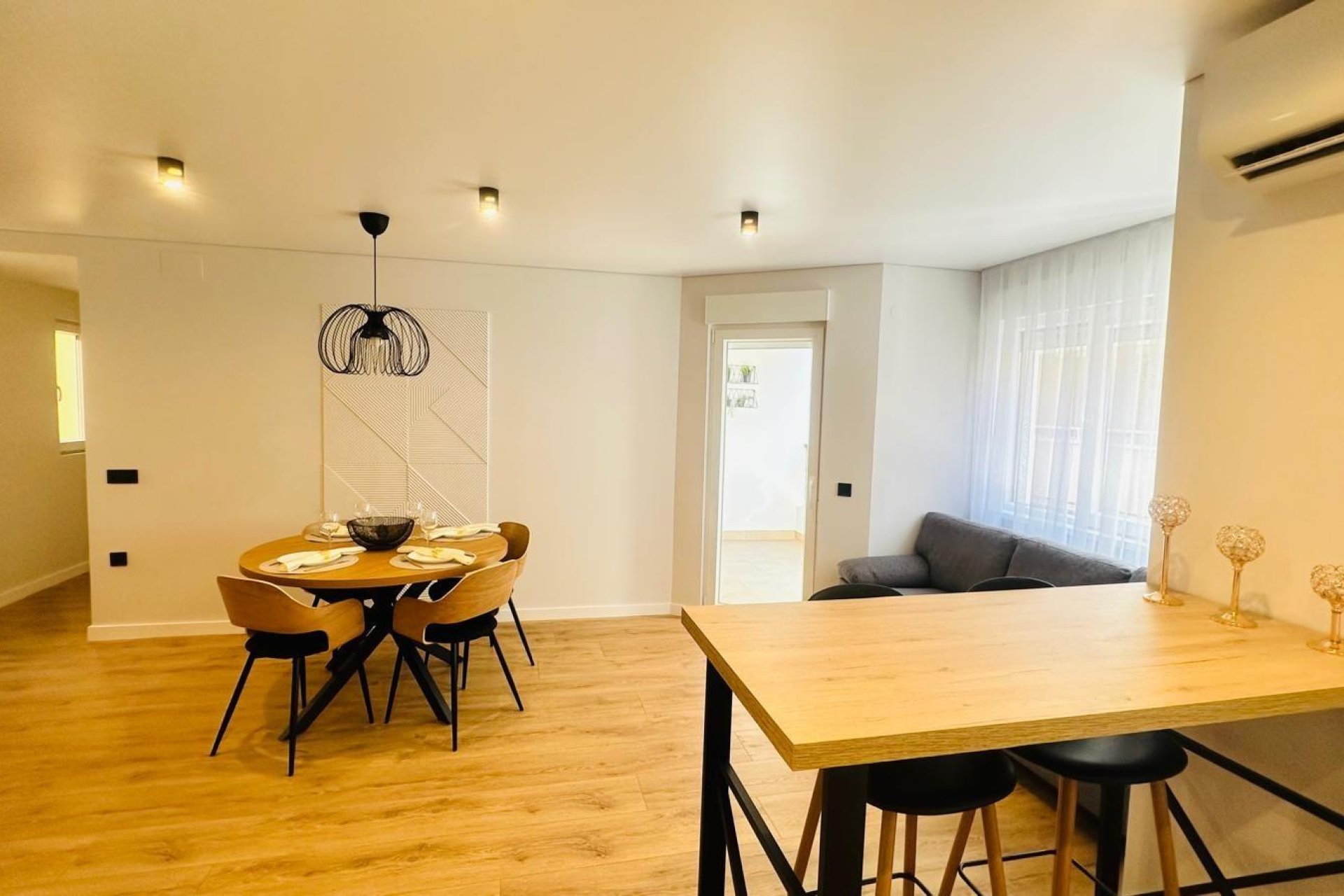 Herverkoop - Appartement -
Torrevieja - Playa del Cura