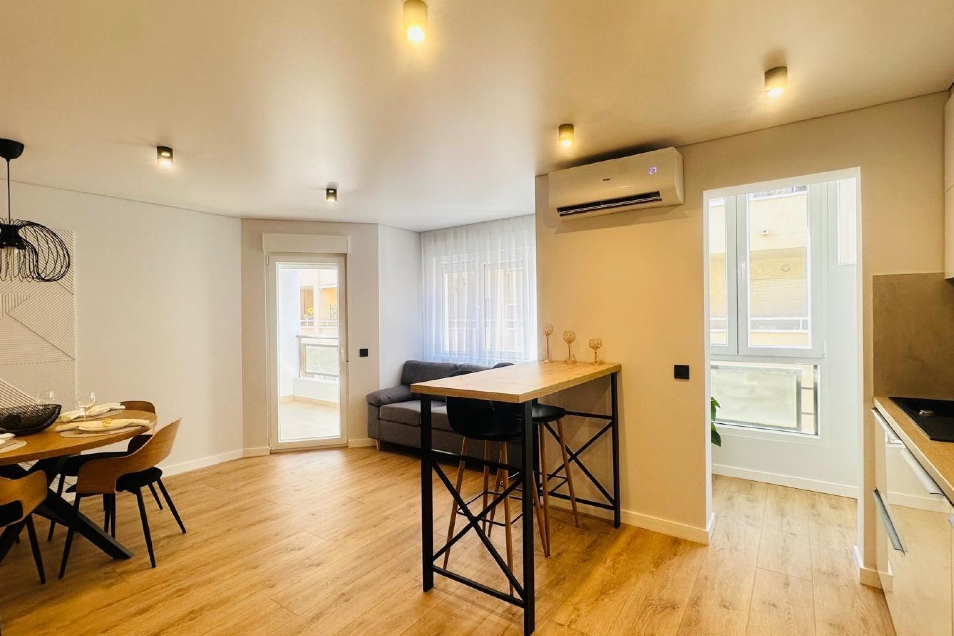 Herverkoop - Appartement -
Torrevieja - Playa del Cura