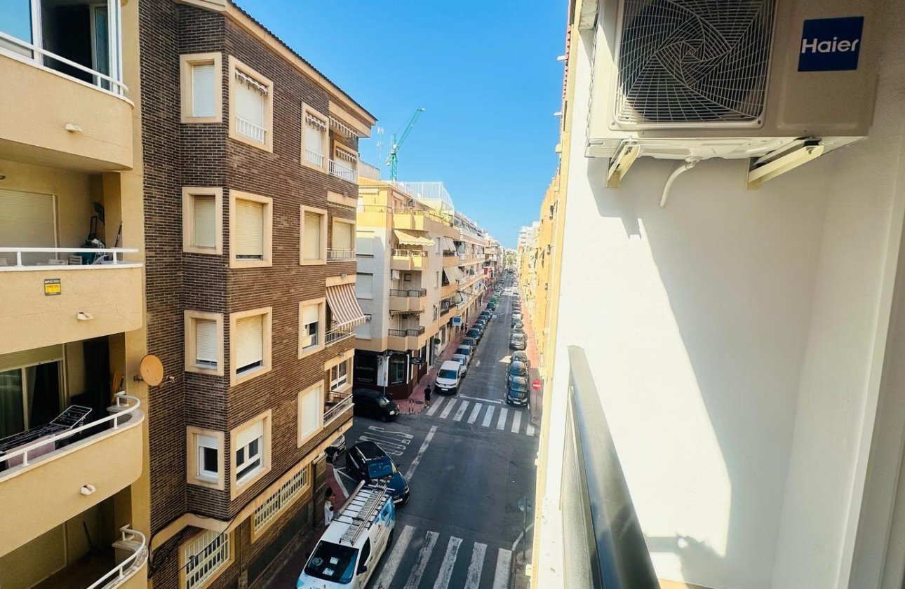 Herverkoop - Appartement -
Torrevieja - Playa del Cura