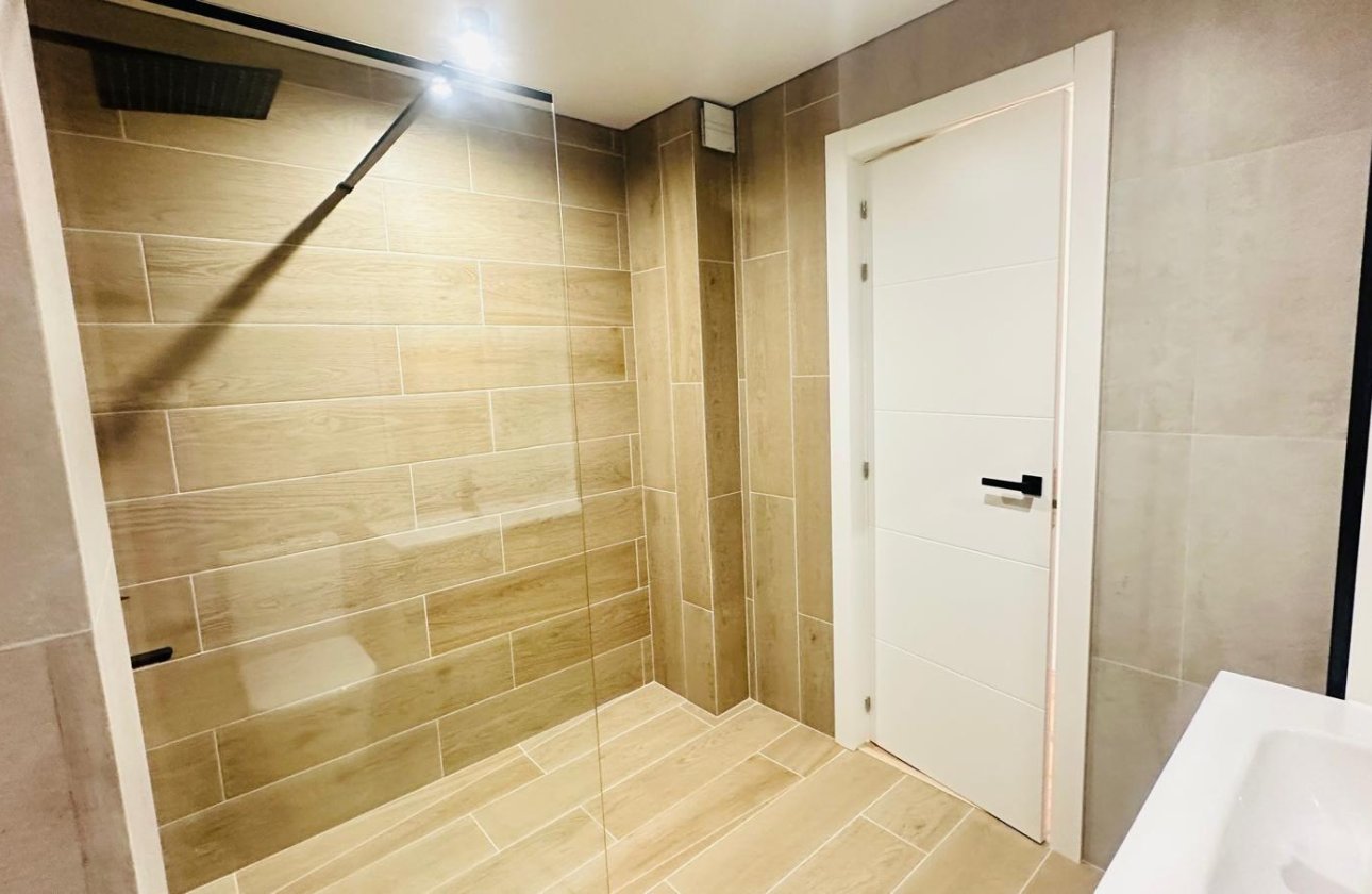 Herverkoop - Appartement -
Torrevieja - Playa del Cura