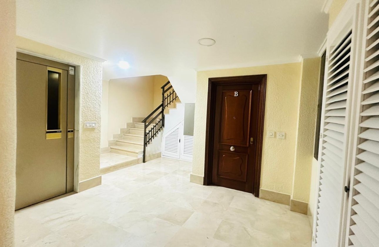 Herverkoop - Appartement -
Torrevieja - Playa del Cura