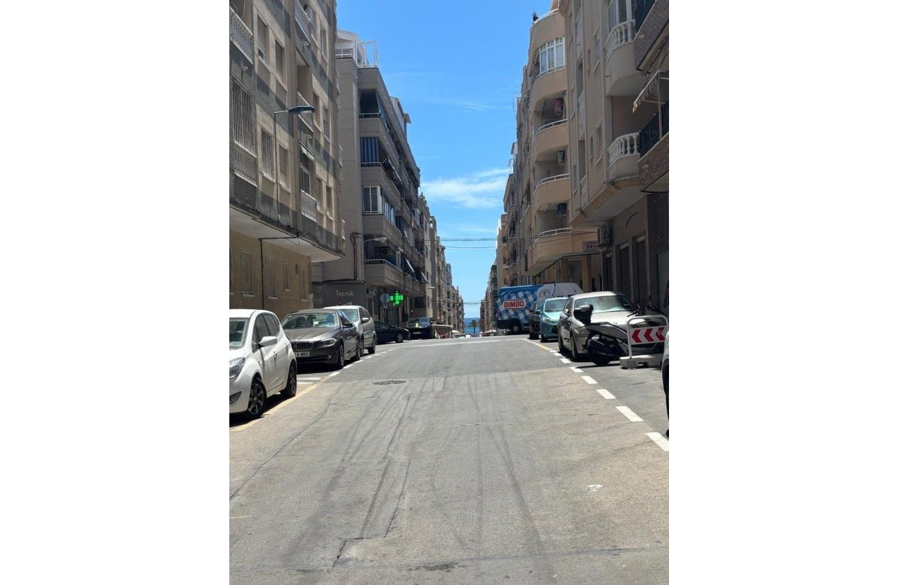 Herverkoop - Appartement -
Torrevieja - Playa del Cura