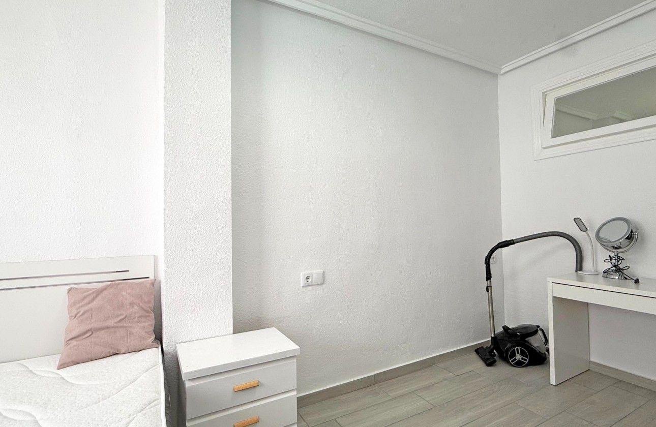 Herverkoop - Appartement -
Torrevieja - Playa del Cura