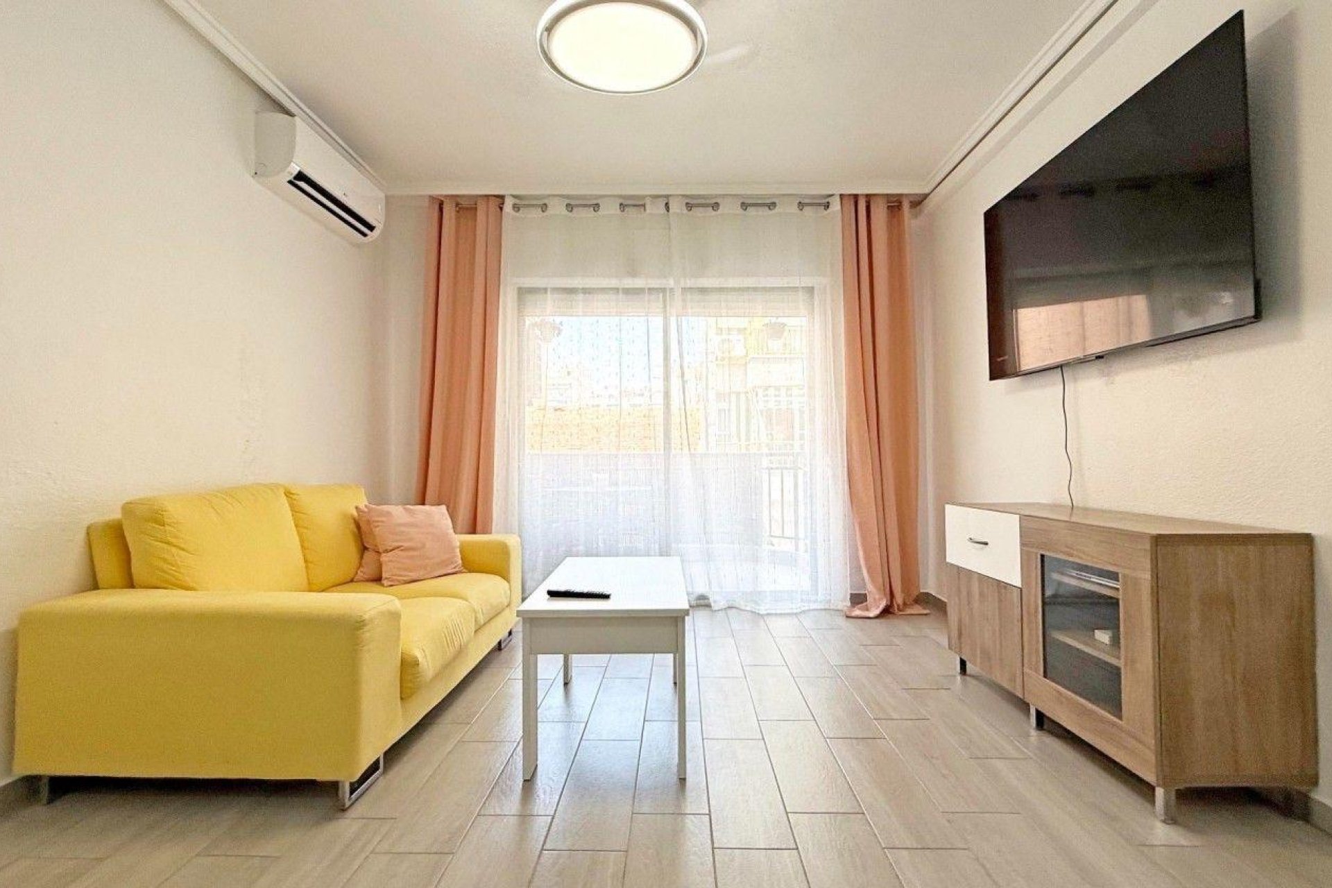 Herverkoop - Appartement -
Torrevieja - Playa del Cura