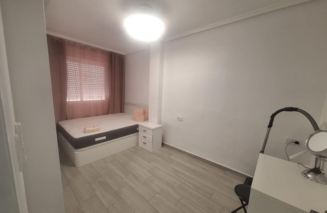 Herverkoop - Appartement -
Torrevieja - Playa del Cura