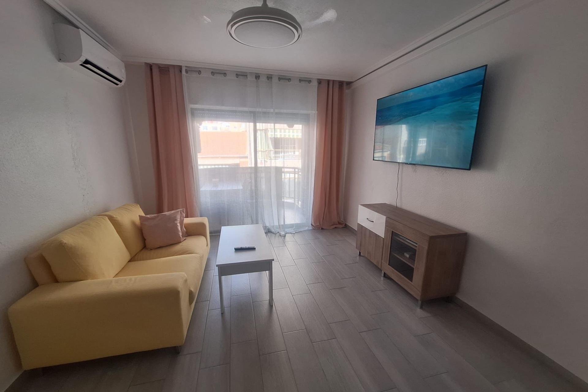 Herverkoop - Appartement -
Torrevieja - Playa del Cura