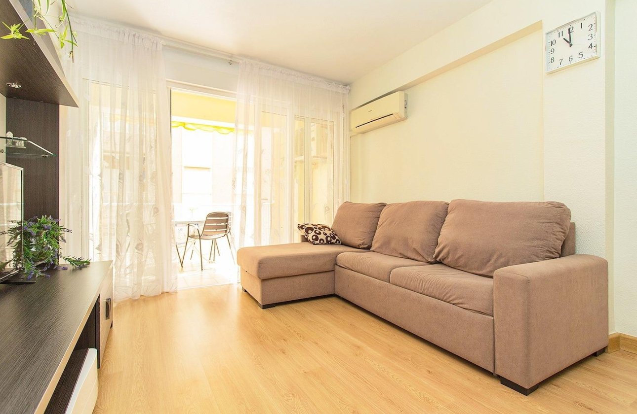 Herverkoop - Appartement -
Torrevieja - Playa del Cura