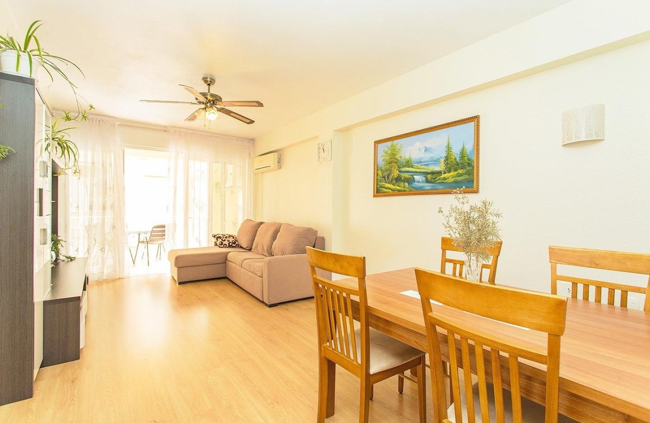 Herverkoop - Appartement -
Torrevieja - Playa del Cura