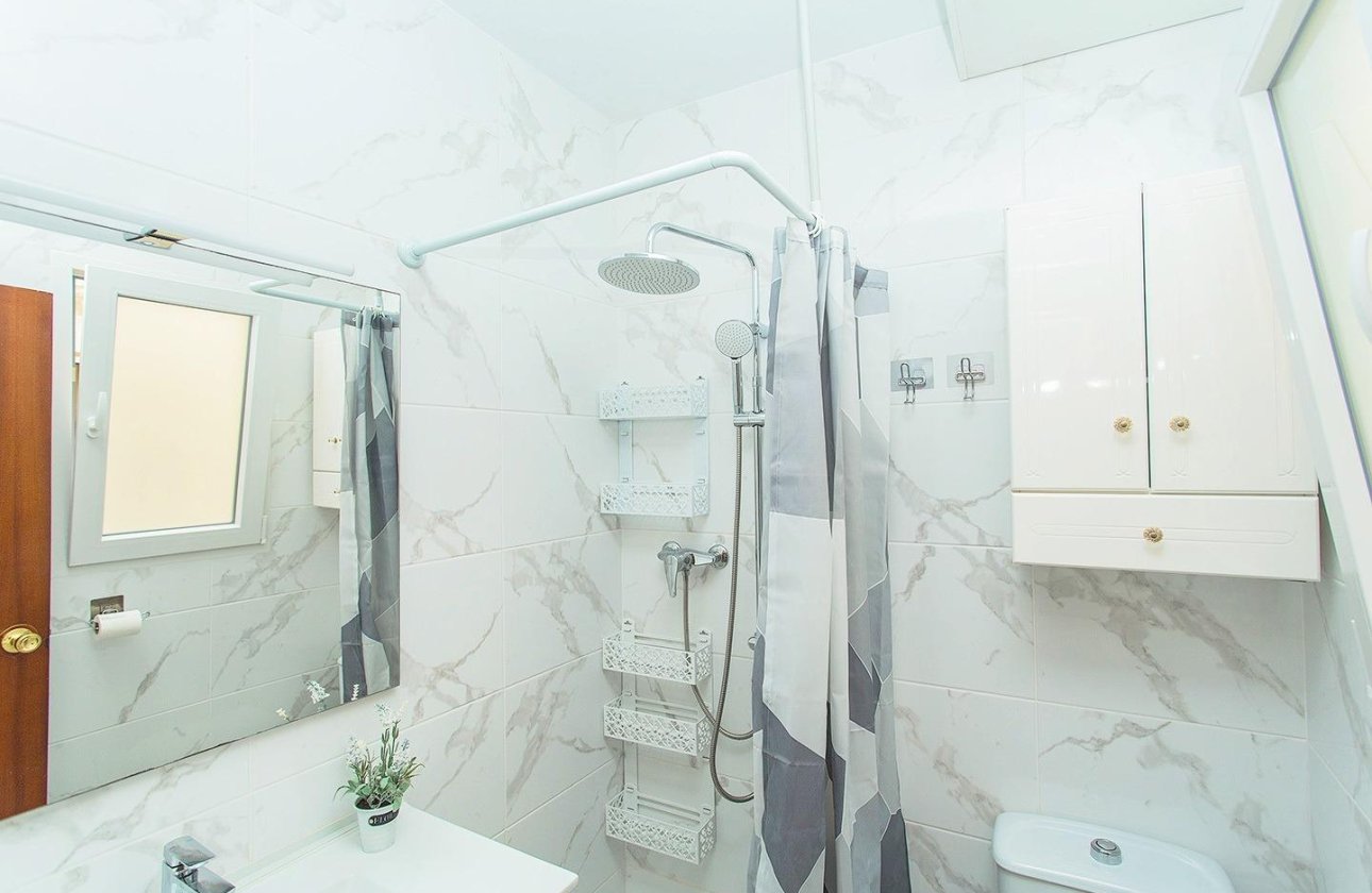 Herverkoop - Appartement -
Torrevieja - Playa del Cura