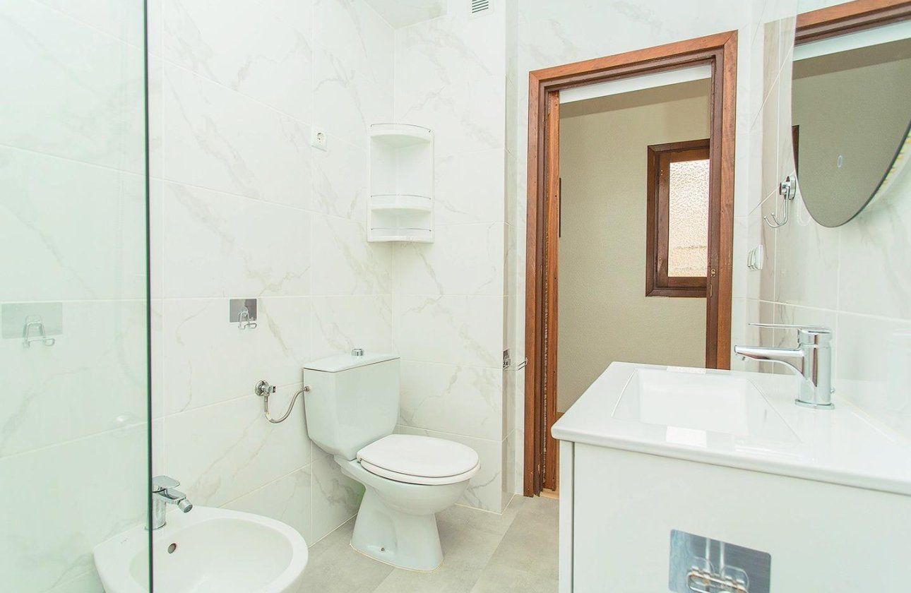 Herverkoop - Appartement -
Torrevieja - Playa del Cura