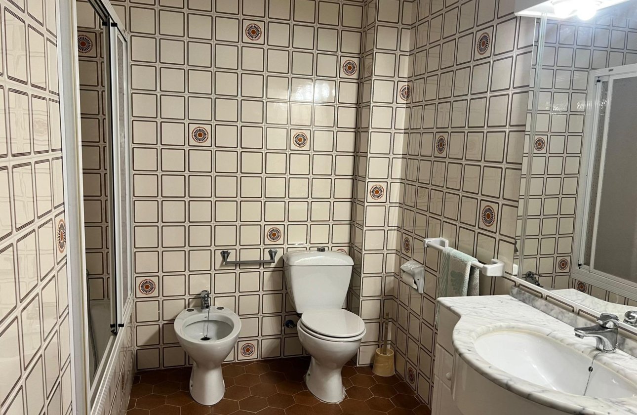 Herverkoop - Appartement -
Torrevieja - Playa del Cura