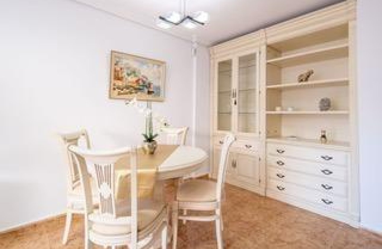 Herverkoop - Appartement -
Torrevieja - Playa del Cura