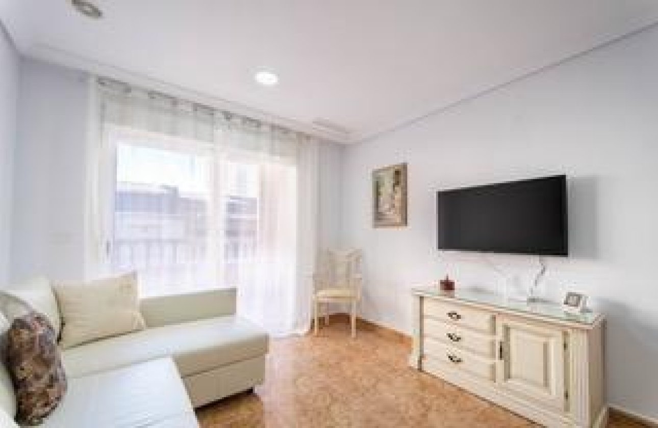 Herverkoop - Appartement -
Torrevieja - Playa del Cura