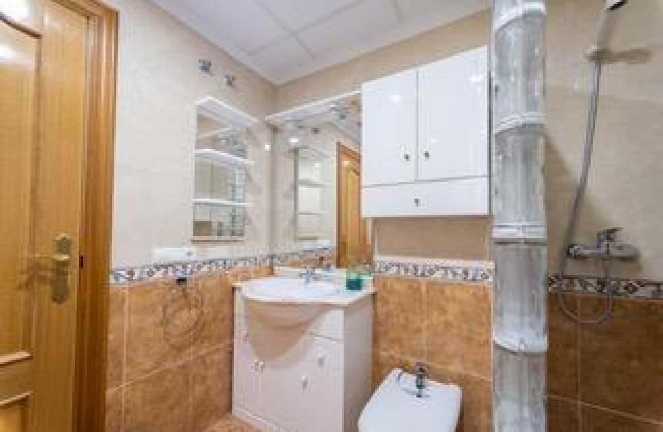 Herverkoop - Appartement -
Torrevieja - Playa del Cura