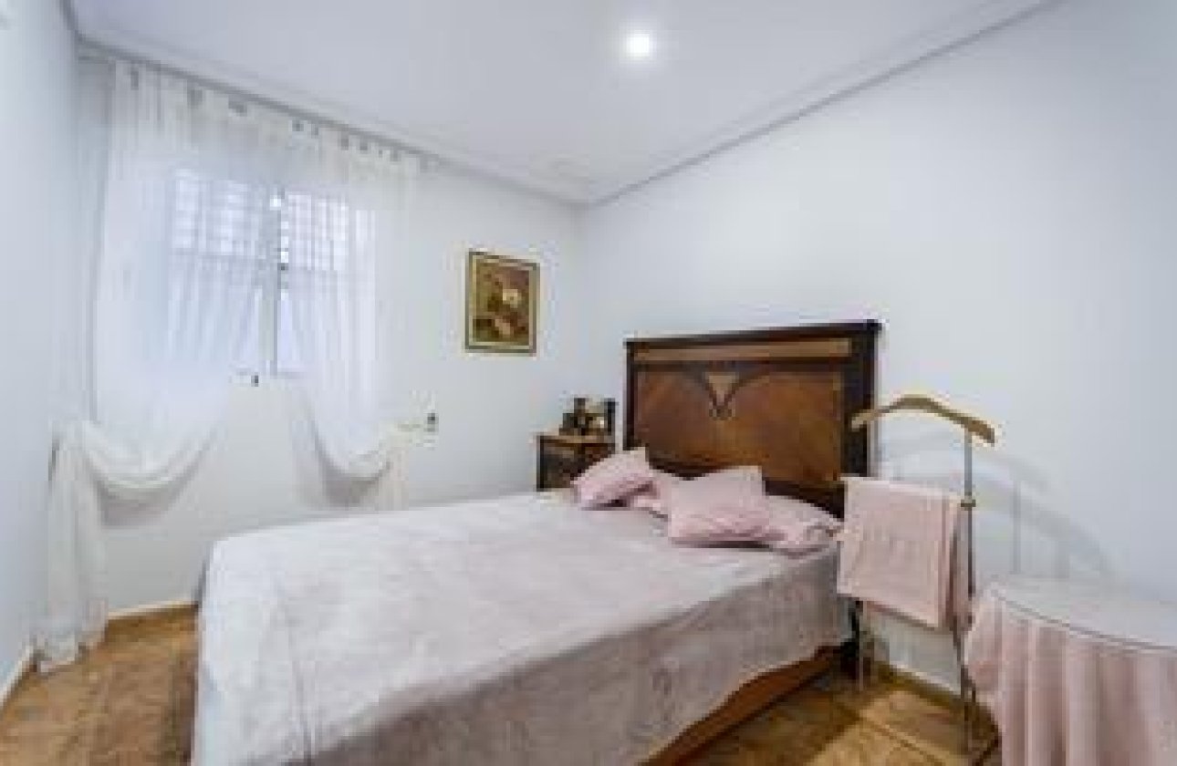 Herverkoop - Appartement -
Torrevieja - Playa del Cura