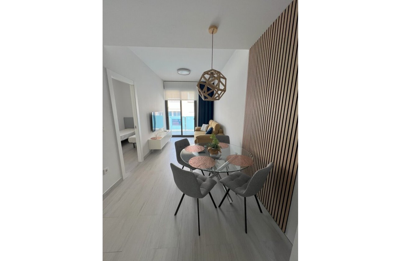 Herverkoop - Appartement -
Torrevieja - Playa del Cura