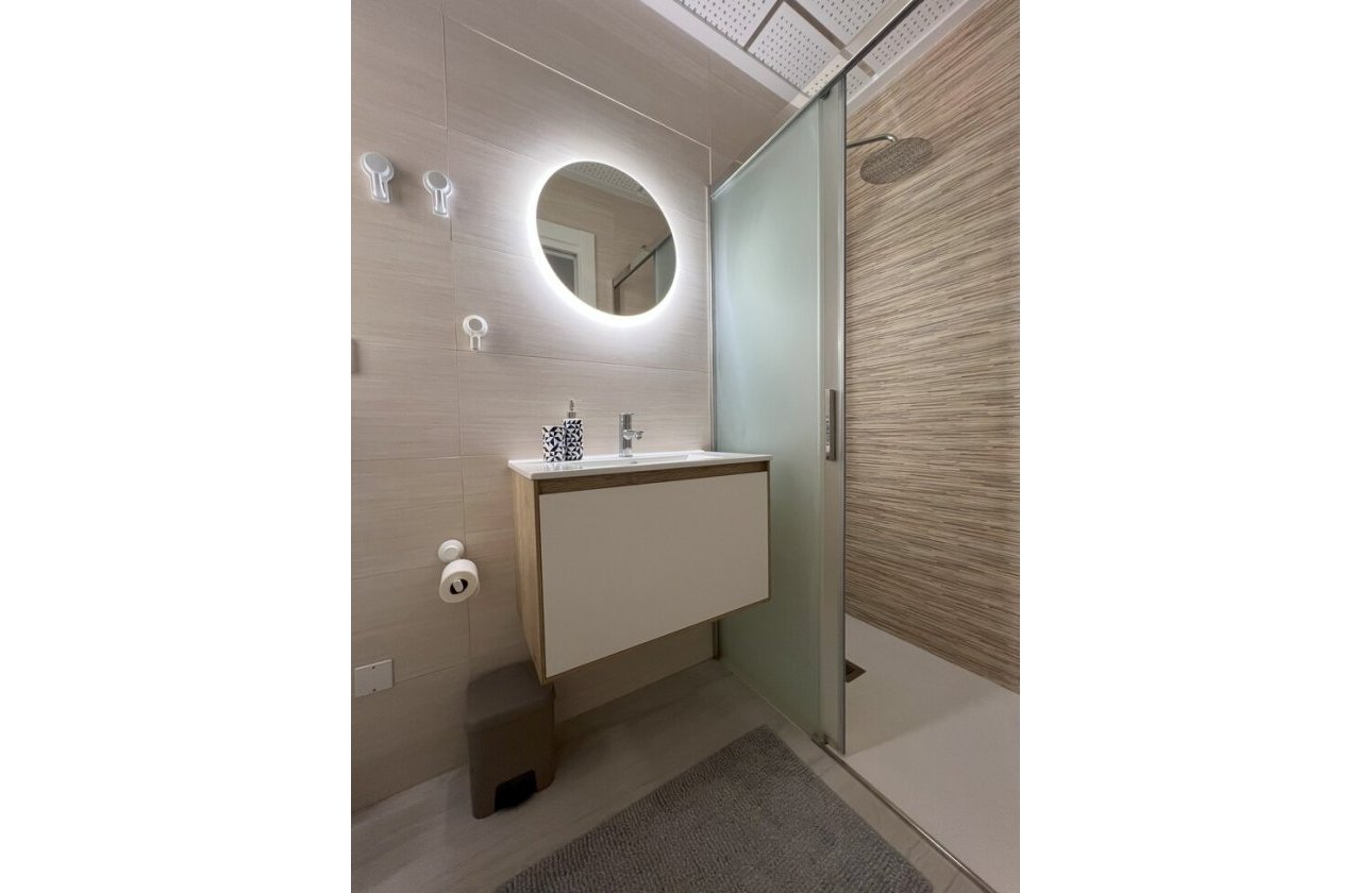 Herverkoop - Appartement -
Torrevieja - Playa del Cura