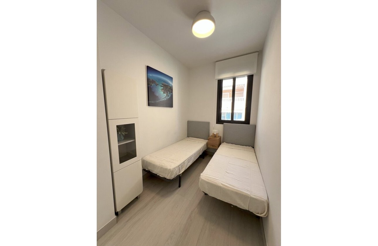 Herverkoop - Appartement -
Torrevieja - Playa del Cura