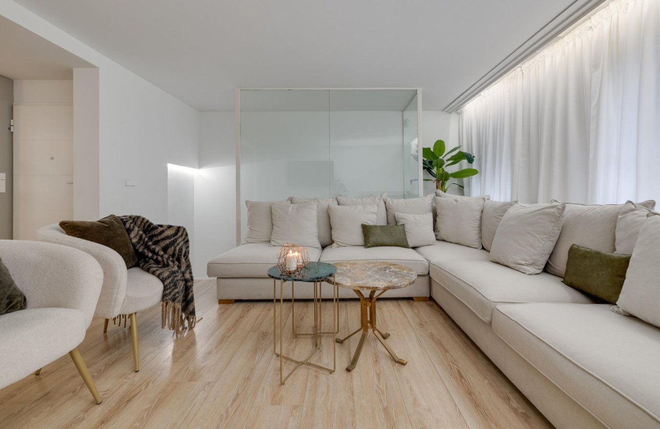 Herverkoop - Appartement -
Torrevieja - Playa del Cura