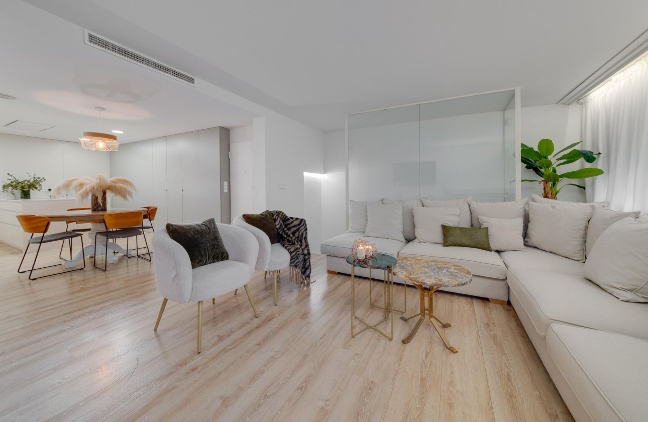 Herverkoop - Appartement -
Torrevieja - Playa del Cura