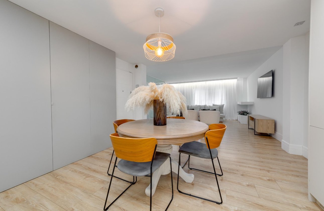 Herverkoop - Appartement -
Torrevieja - Playa del Cura