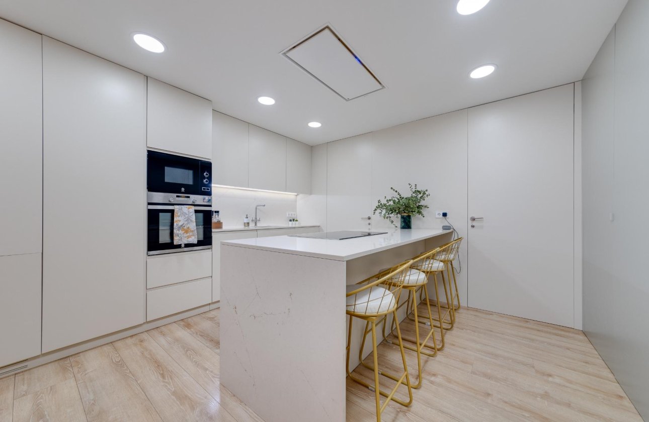 Herverkoop - Appartement -
Torrevieja - Playa del Cura