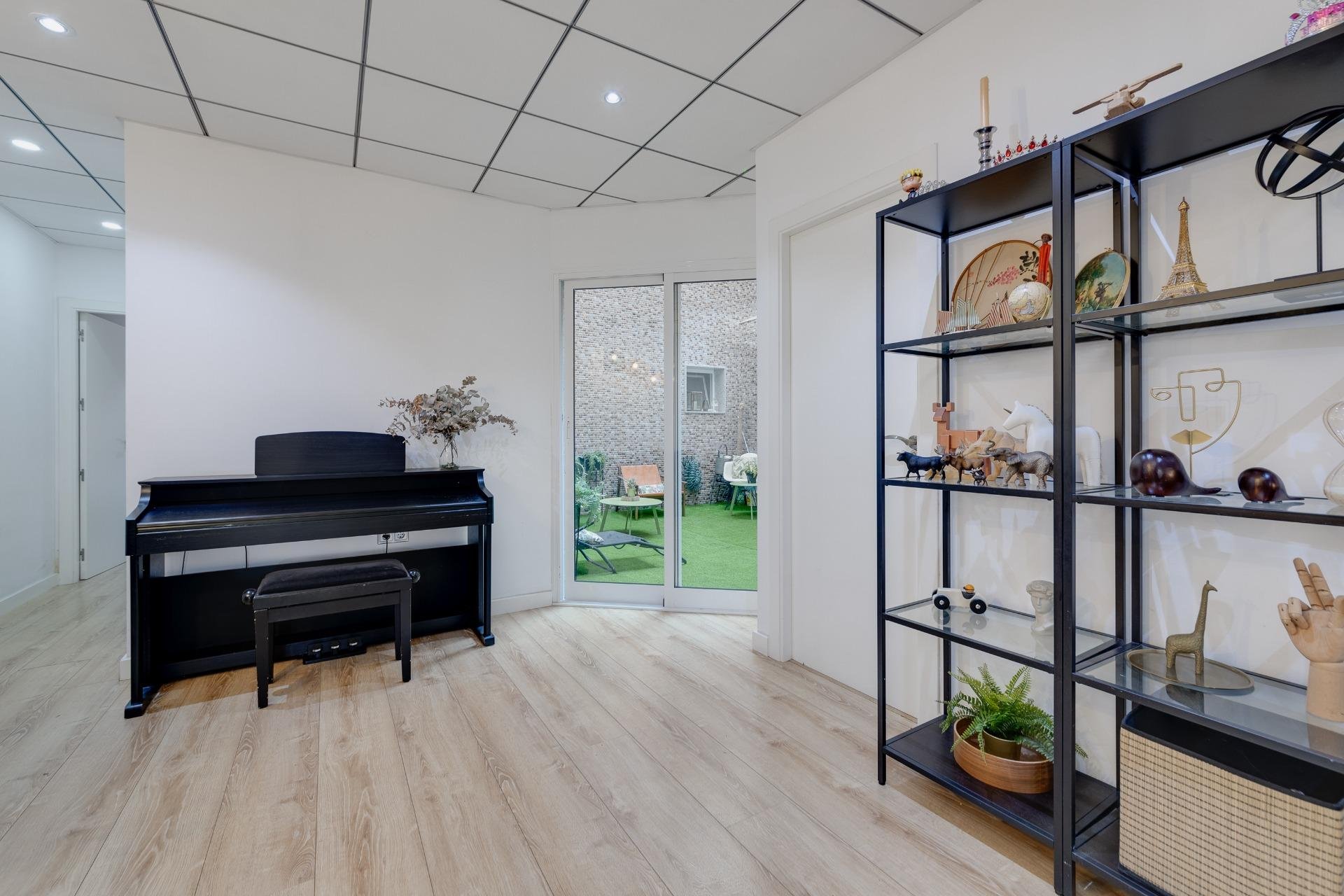 Herverkoop - Appartement -
Torrevieja - Playa del Cura